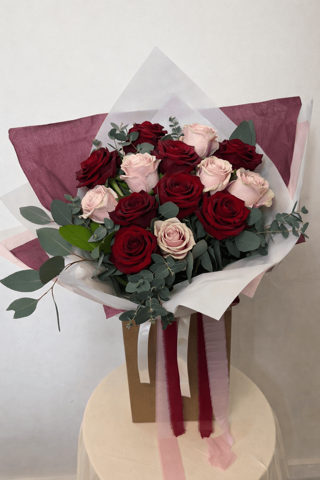 Mixed roses arrangement by Flora & Fable